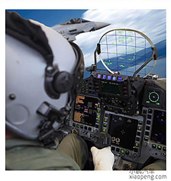 Automotive head-up display inspired by aviation (image 2)