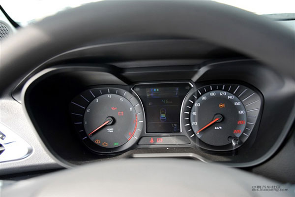 Hybrid instrument cluster: pointers with a small TFT window