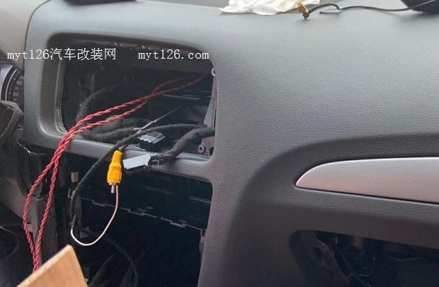 Navigation via mobiltelefon kontra opgradering til Audi Q5’s integrerede hovedenhed