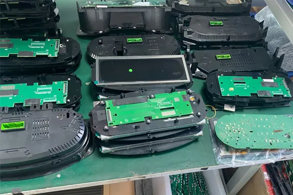 Harnesses and accessories arranged for a vehicle-specific cluster order