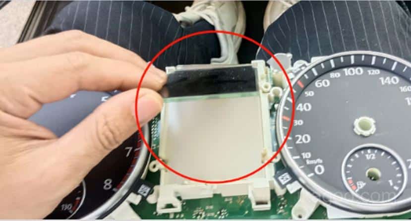 Removing original display screen view 1 for Volkswagen Tiguan 2017-2022 Full LCD Instrument Cluster internal installation