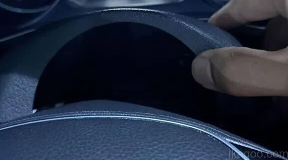 Volkswagen Passat PQ upper steering column cover separation