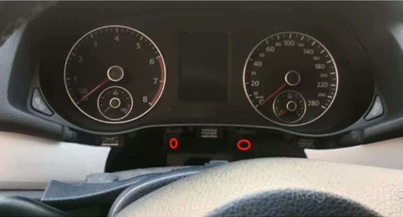 Removing screws from the original 2011-2015 Volkswagen Passat PQ instrument panel