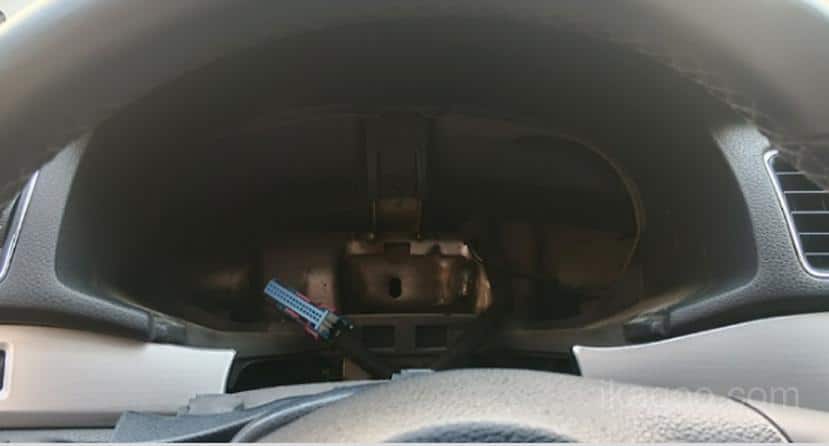 Dashboard condition after removing the original cluster from a 2011-2015 Passat PQ