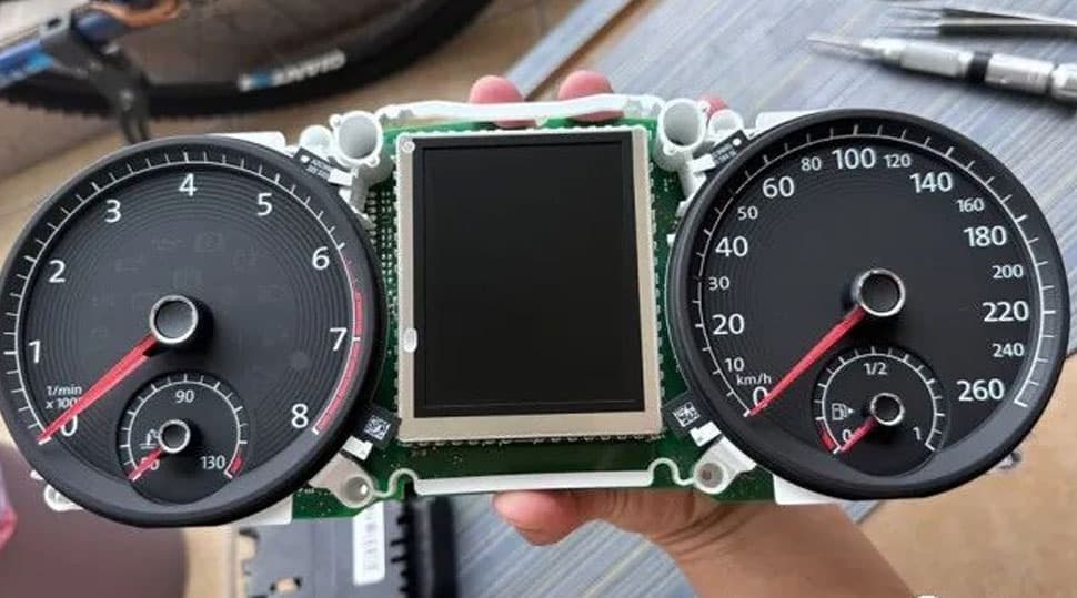 Volkswagen Passat PQ instrument cluster pointer and scale component removal
