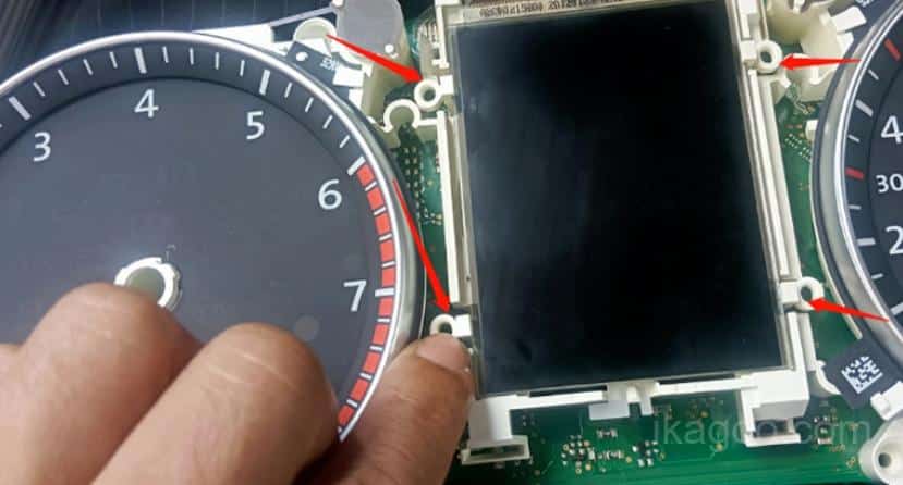 Removing original button components for Volkswagen Tiguan 2017-2022 Full LCD Instrument Cluster installation