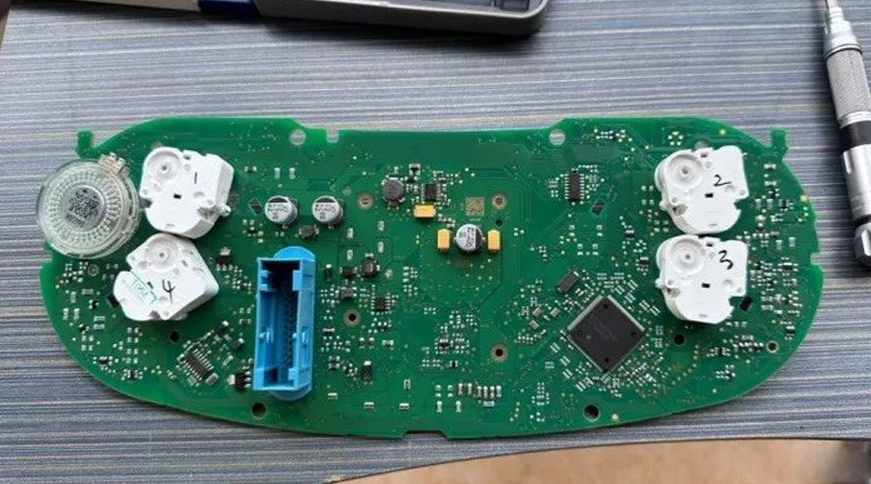Internal board and buzzer area for Volkswagen Tiguan 2017-2022 Full LCD Instrument Cluster installation