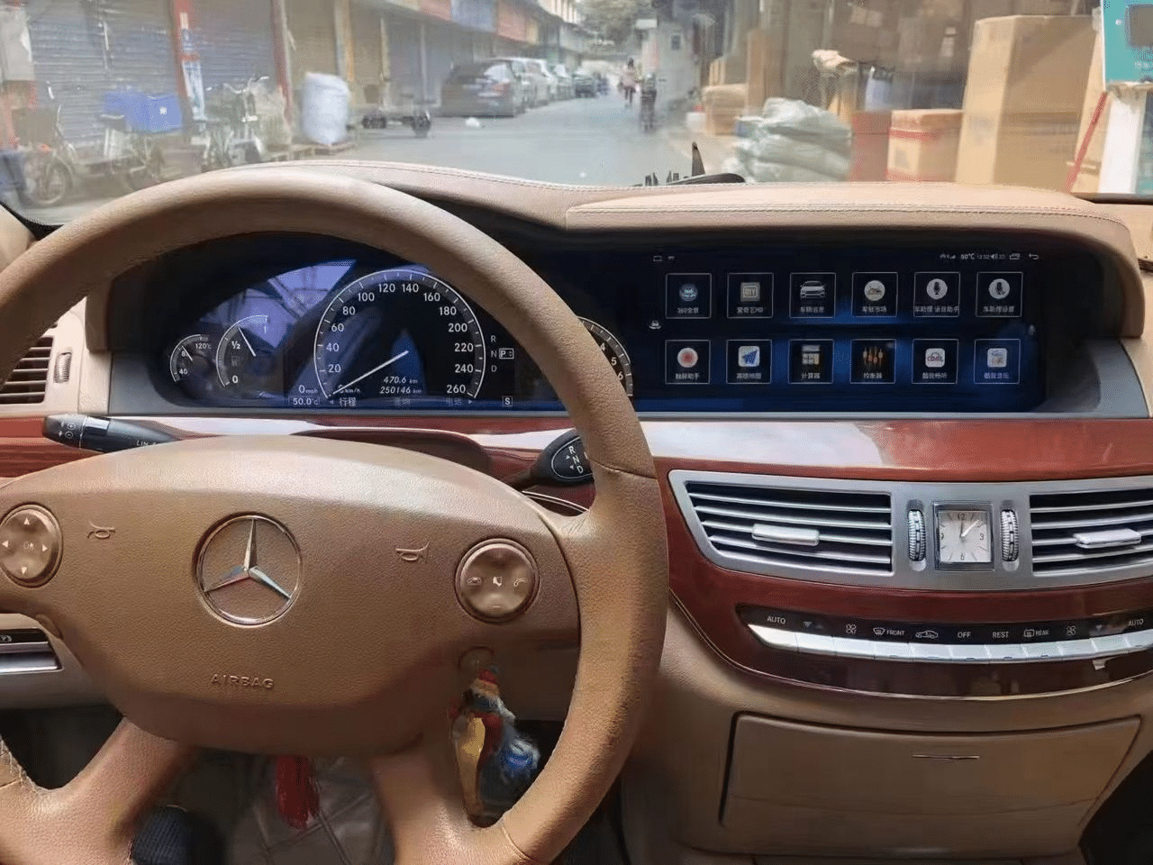 เมอร์เซเดส-เบนซ์ S-Class W221 ปี 2005-2013 ติดตั้งชุดหน้าจอระบบแอนดรอยด์บนแผงหน้าปัดพร้อมหน้าจอเต็มความกว้างและไอคอนหน้าจอหลัก