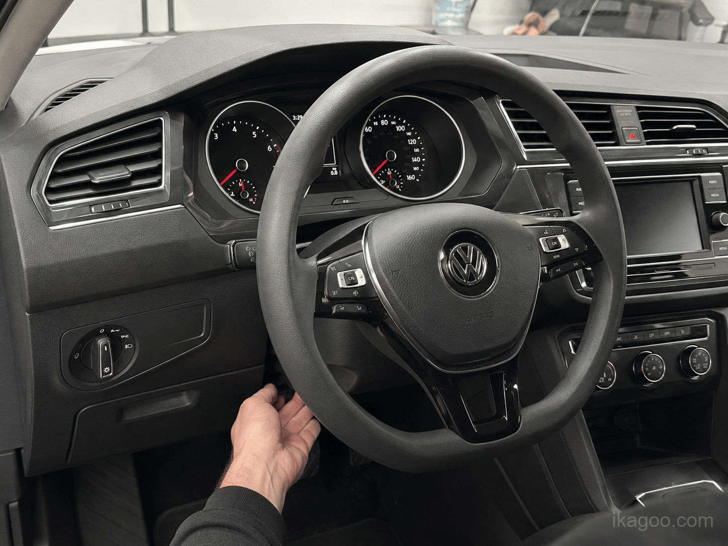 Adjusting steering wheel position before Volkswagen Tiguan 2017-2022 Full LCD Instrument Cluster installation