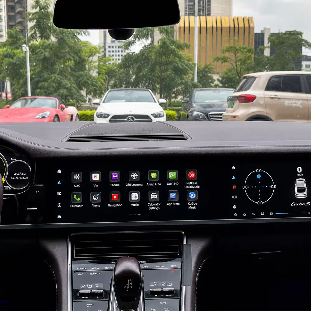 Hình ảnh lắp đặt hệ thống màn hình kép cho Porsche Cayenne 9Y