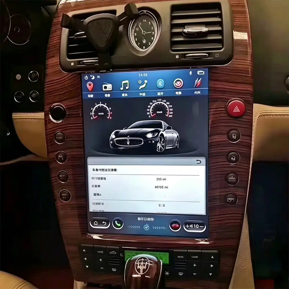 Multimedia interface on Maserati Quattroporte Android Head Unit