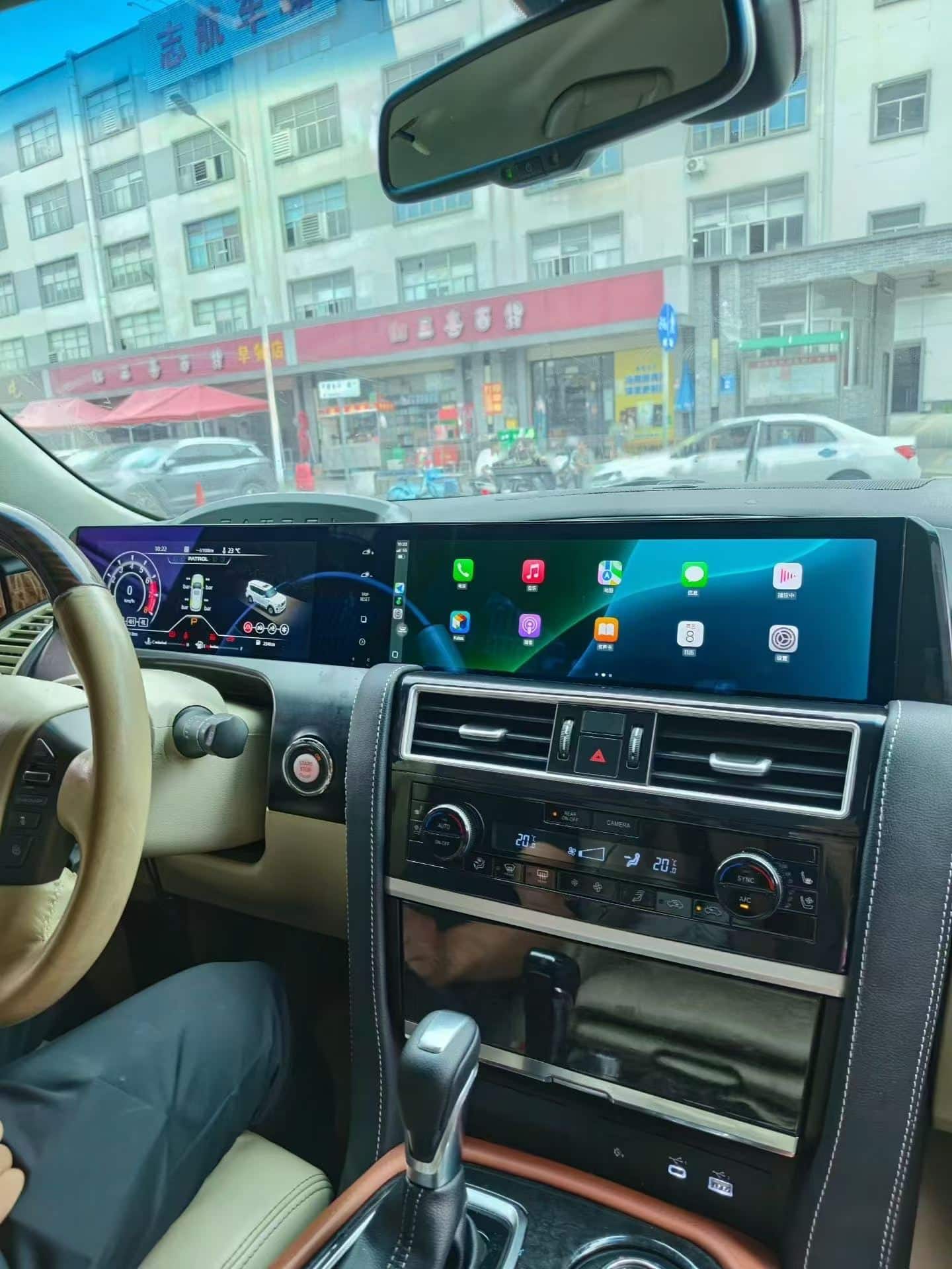 Vehicle cabin with separate Android head unit and digital instrument display