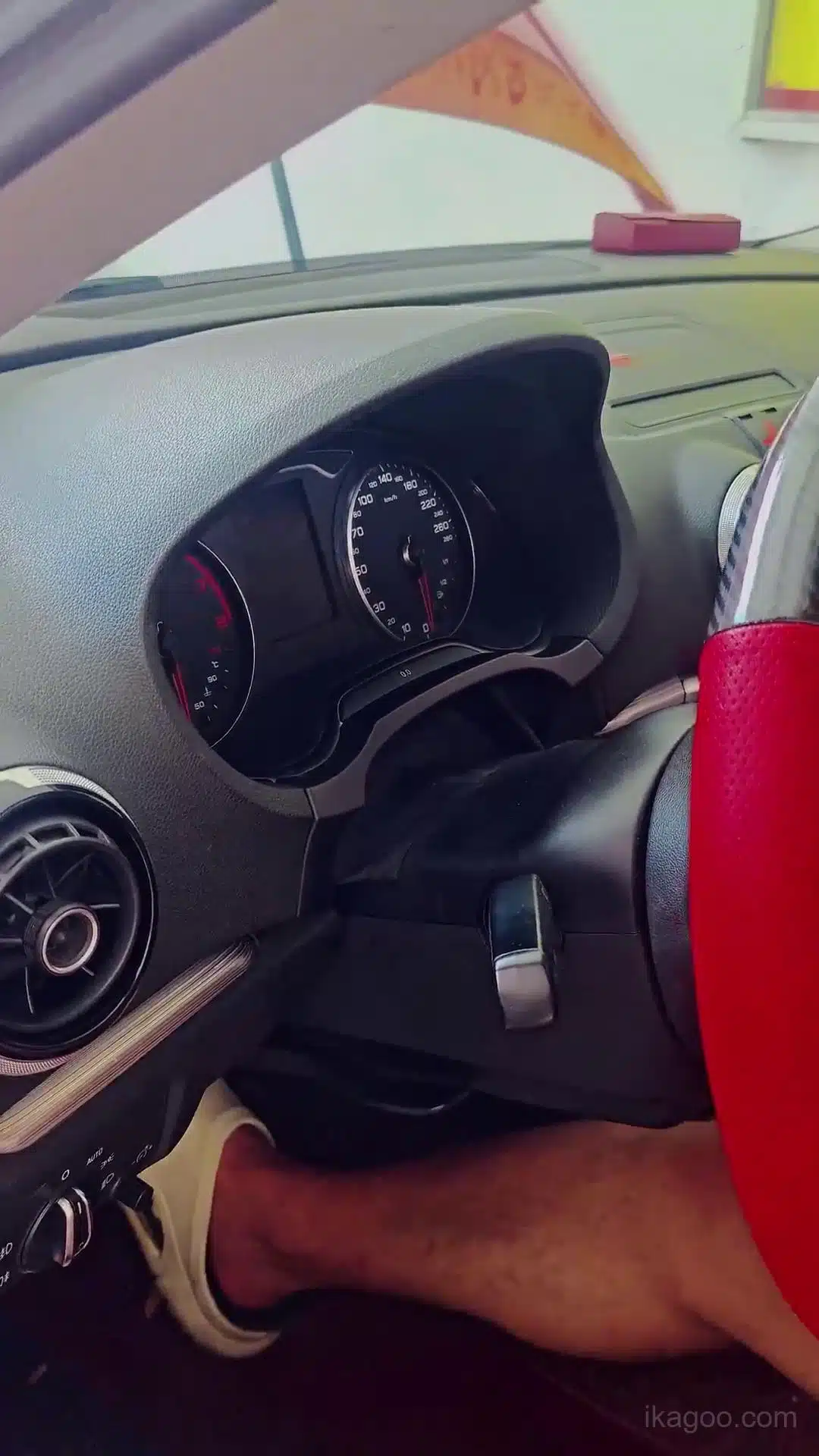 Hướng dẫn lắp đặt cụm đồng hồ kỹ thuật số Audi A3 8V cho các mẫu xe từ năm 2014 đến 2020 4 Bảng đồng hồ analog nguyên bản của Audi A3 8V trước khi tháo ra