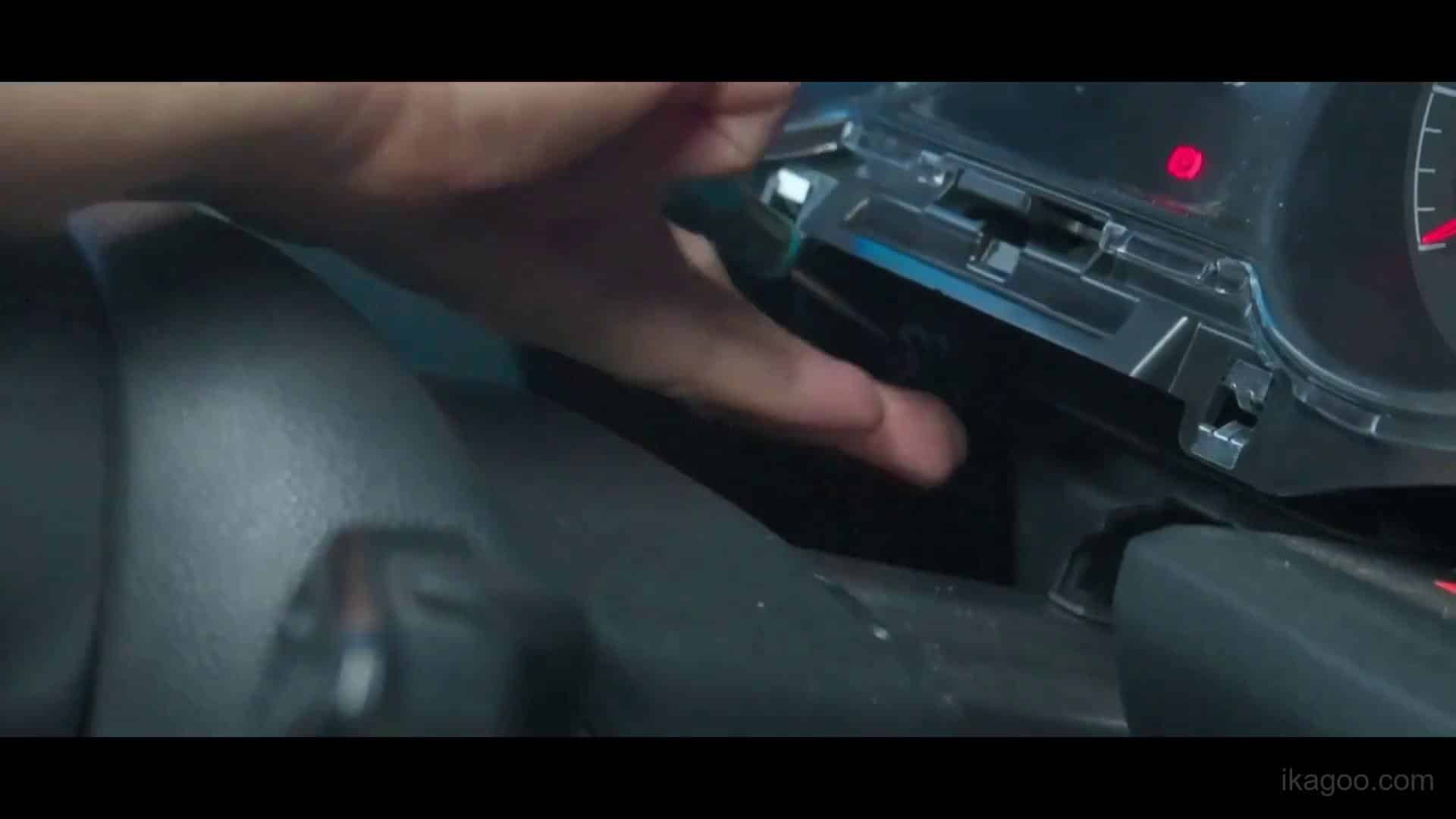 Volkswagen Golf Mk7 original cluster removal from dashboard before bench transfer