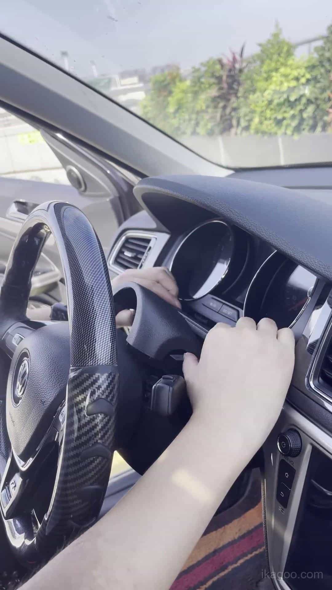 Volkswagen Lavida dashboard trim release start during digital cluster installation