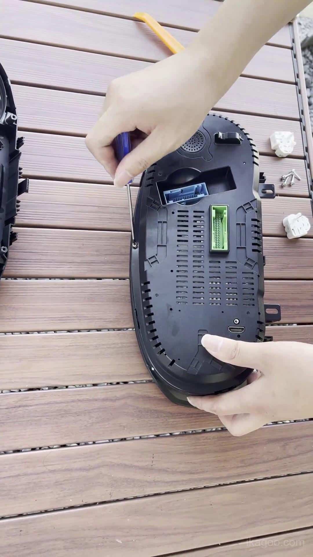 Volkswagen Lavida digital cluster USB cable routing during installation