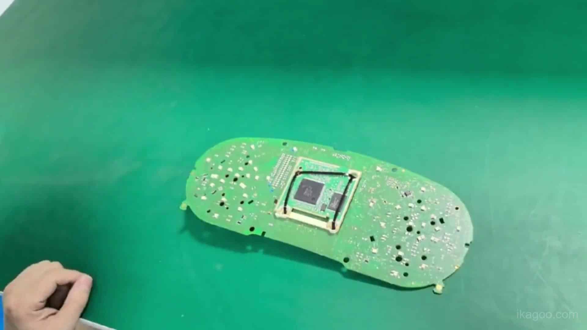 Small auxiliary board transfer position inside the Audi Q5 LCD cluster assembly