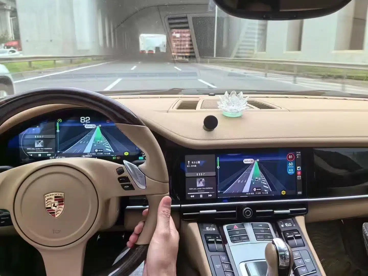 Porsche steering-wheel controls used with an integrated cockpit display