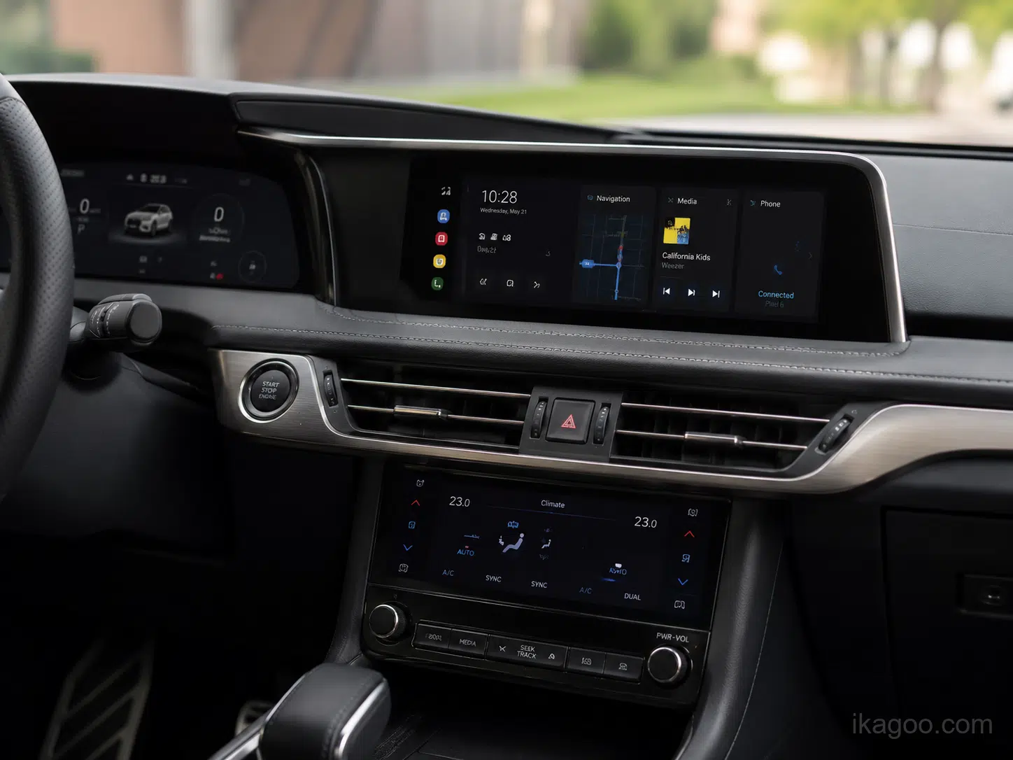 Digital instrument cluster and Android head unit installed together