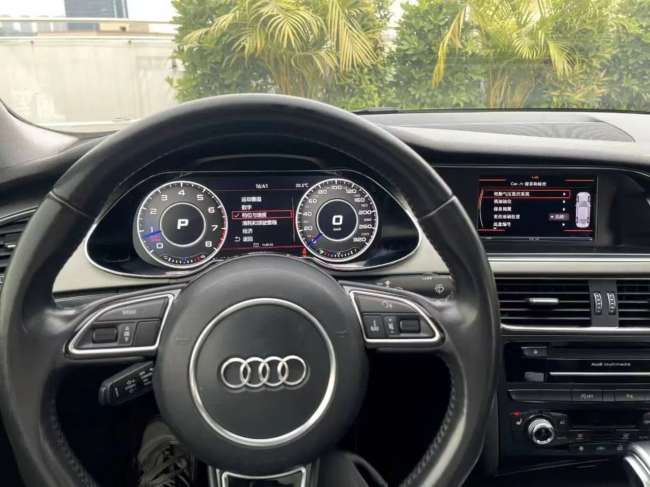 Audi digital instrument cluster readable in daylight
