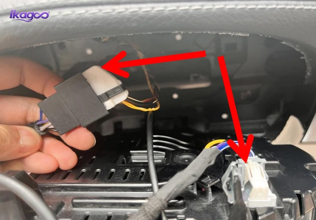 Digital cluster power cable and adapter connection inside the Mercedes W205 dashboard