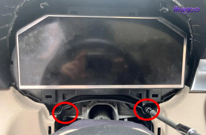 New Mercedes digital cluster secured with the two lower mounting screws