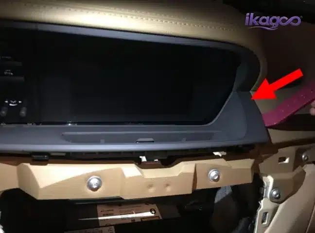 Mercedes W221 air conditioning control panel removal for Android head unit installation