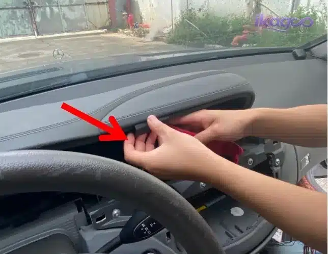 Mercedes W221 lower trim under original screen removal before Android screen installation