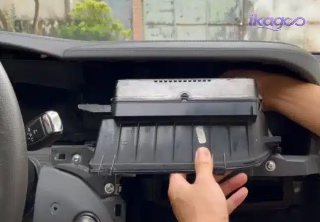 Mercedes W221 original screen fixing screw removal before Android screen upgrade