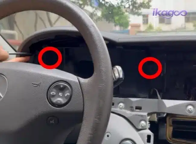 Mercedes W221 factory display unplug and removal during Android head unit installation
