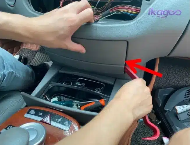 Mercedes W221 original central control panel removal before Android head unit wiring