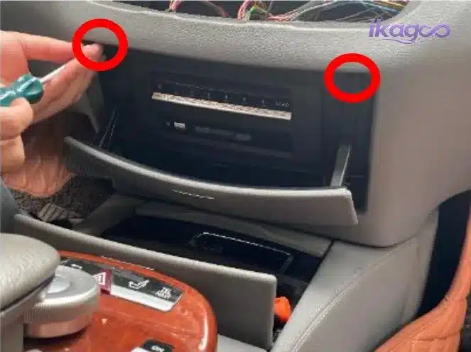 Mercedes W221 host fixing screw removal before Android screen wiring