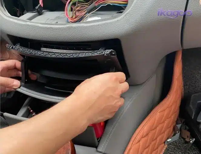 Mercedes W221 second host screw removal during Android head unit installation