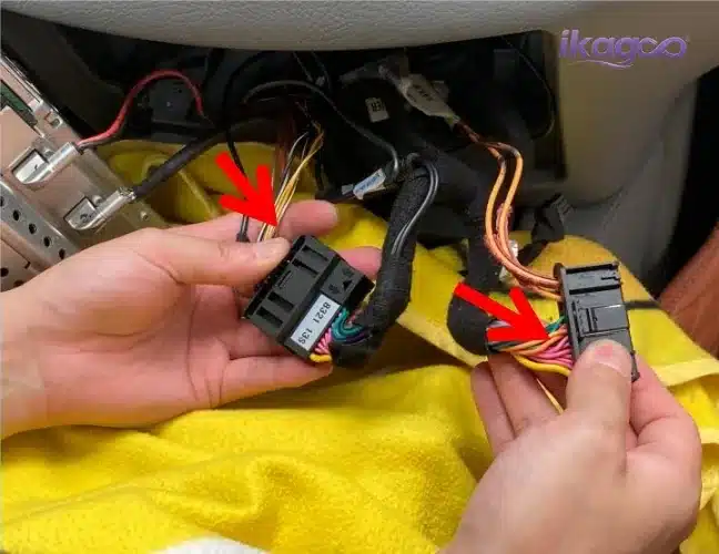 Mercedes W221 optical fiber cable handling during Android head unit installation