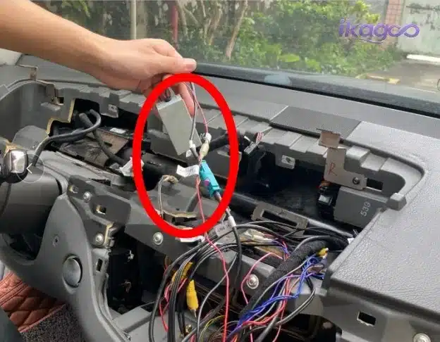 Mercedes W221 original control panel protocol line switching during Android navigation retrofit