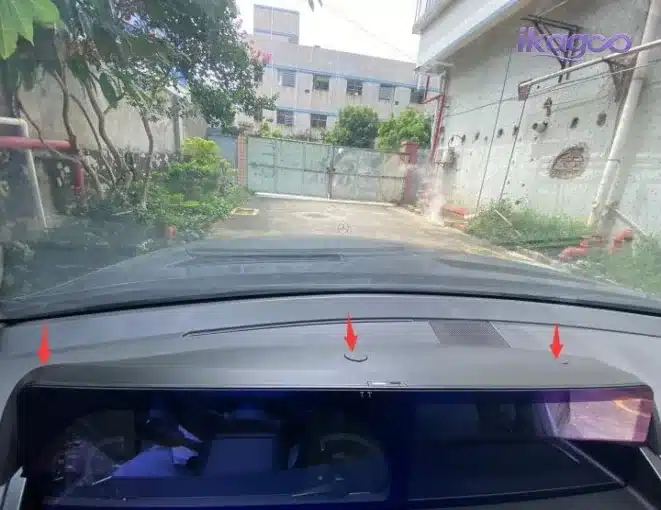 Mercedes W221 Android screen top cover screw locking after final alignment