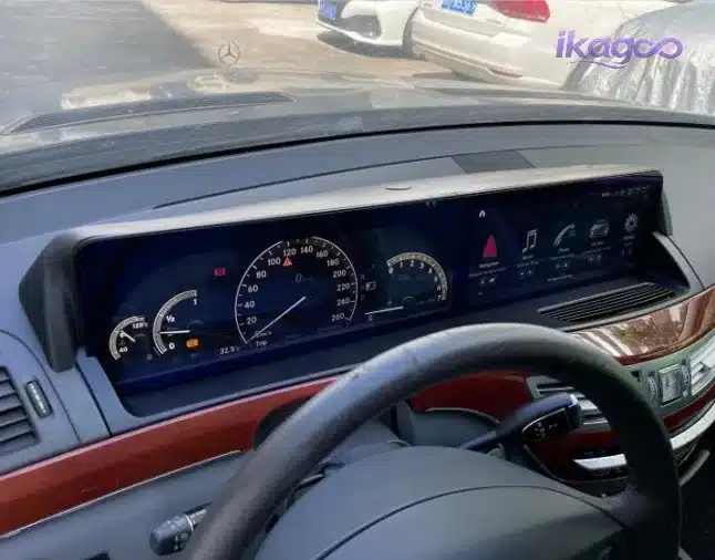Mercedes W221 Android navigation final trim close up after installation