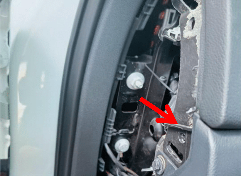 Audi Q3 dashboard fixing screw removal during Android screen installation