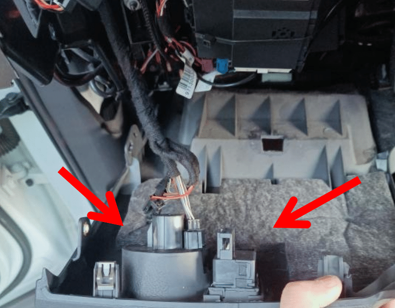 Audi Q3 dashboard panel removed for gateway interface access