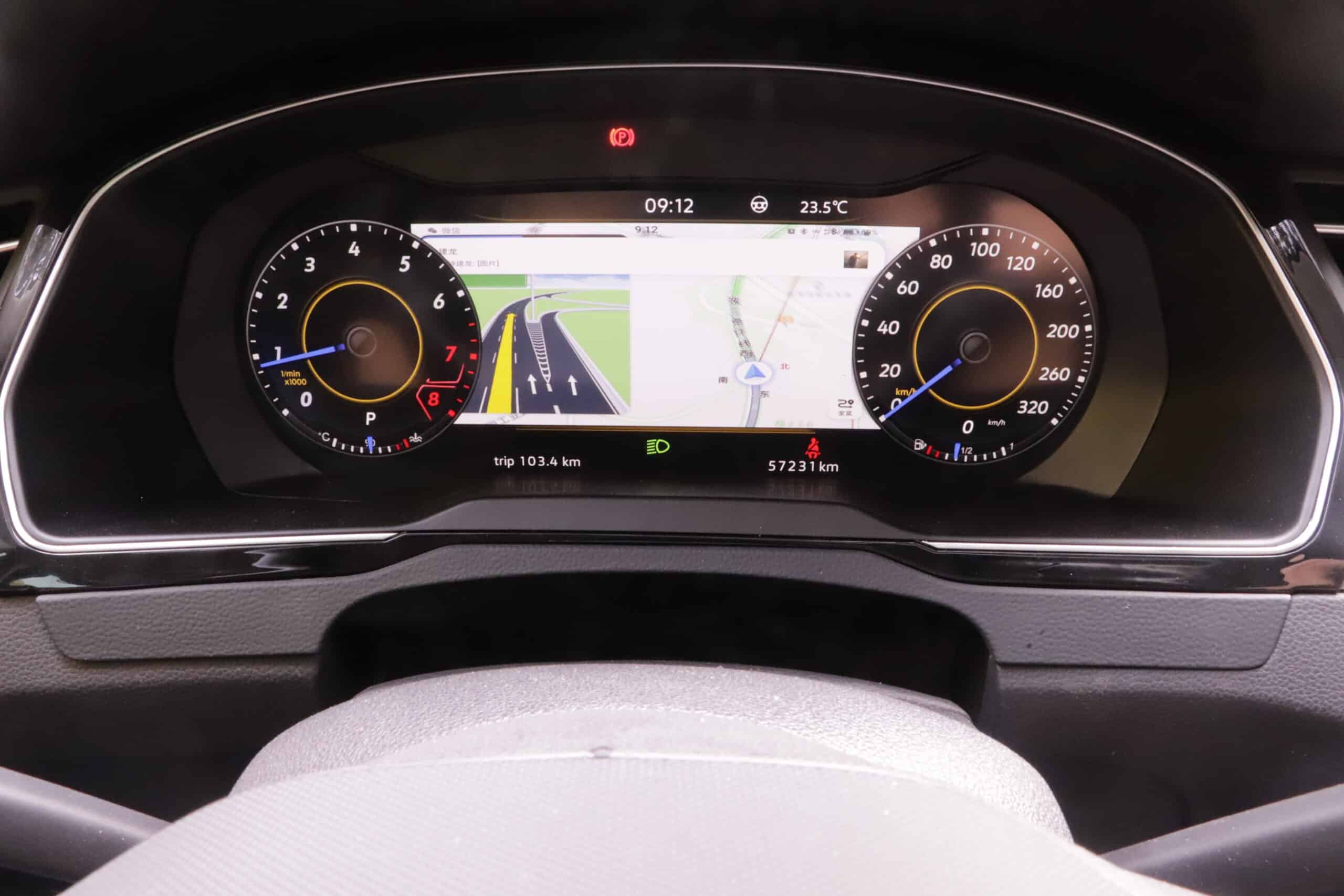 Ecrã de dados do veículo do painel digital do VW Passat B8