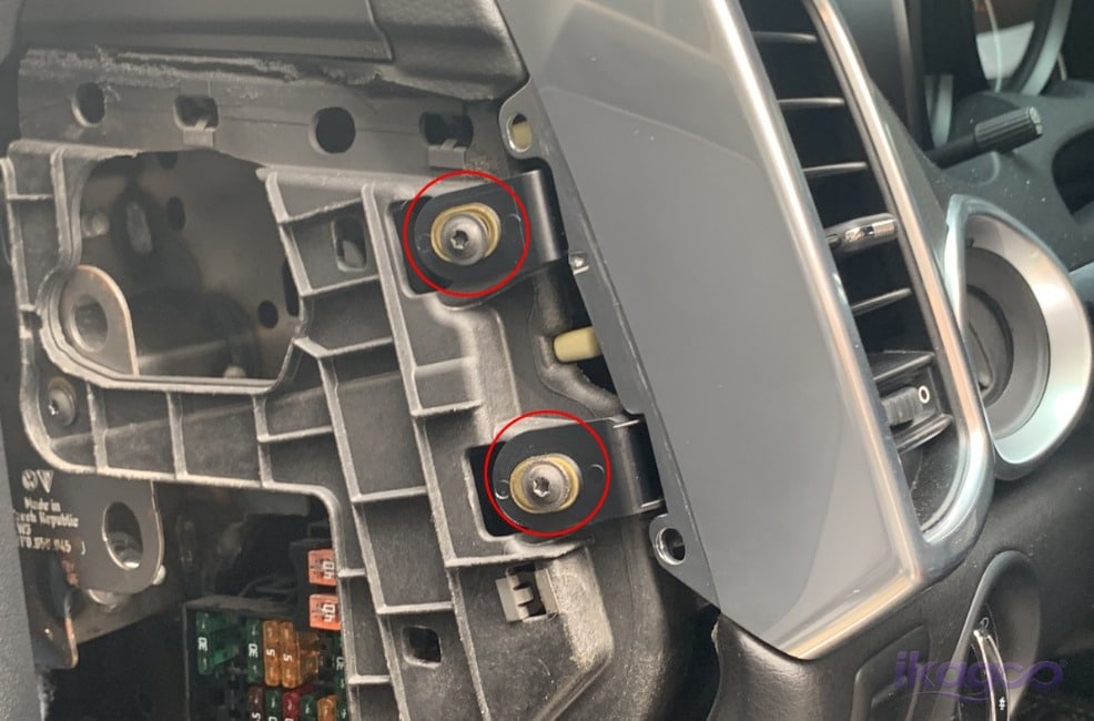 Porsche Cayenne 958 left dashboard trim removal