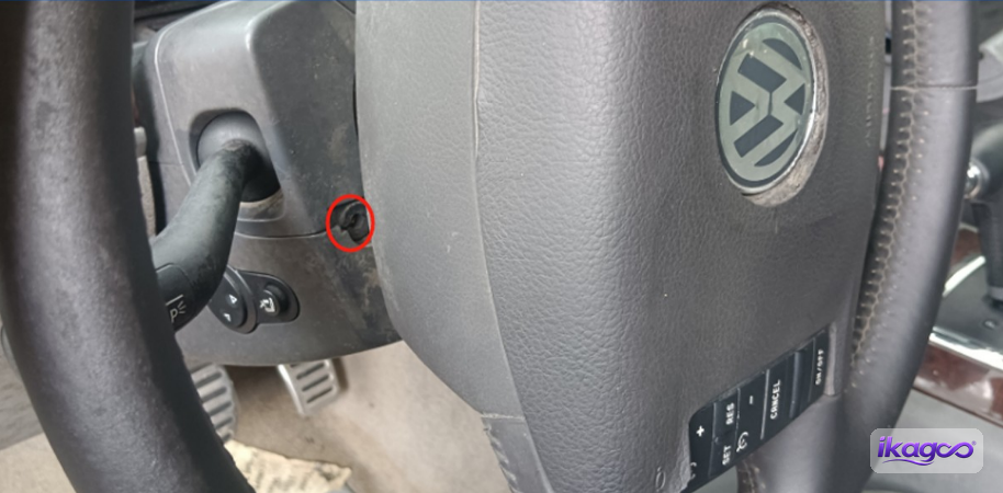 VW Touareg 7L digital cluster installation step 1: Record the original dashboard before disassembly