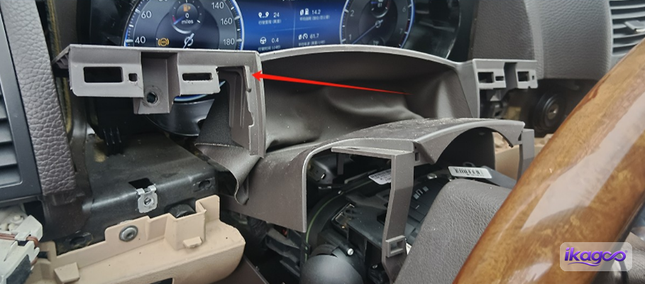 VW Touareg 7L digital cluster installation step 7: Remove the exposed screws