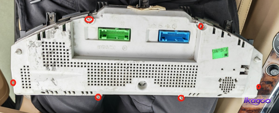 VW Touareg 7L digital cluster installation step 23: Refit the original side trim