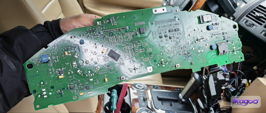 VW Touareg 7L digital cluster installation step 28: Disconnect the internal instrument cable