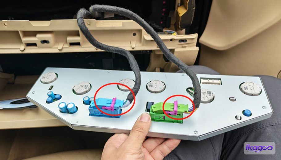 VW Touareg 7L digital cluster installation step 34: Remove the glovebox screws