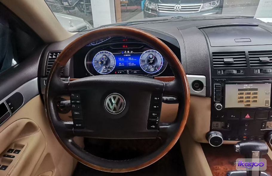 VW Touareg 7L digital cluster installation step 36: Place the retained mainboard in the glovebox area