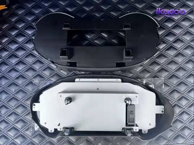 Mercedes W166 factory instrument mask removal during digital cluster installation