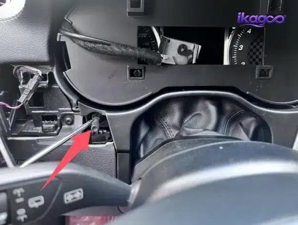 Mercedes W166 steering column upper trim reinstallation after digital cluster retrofit