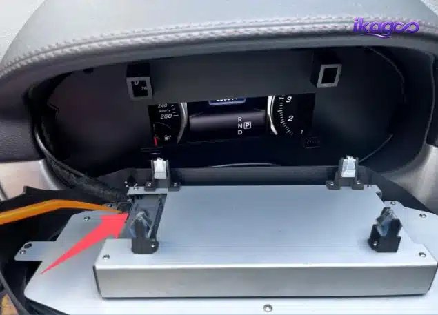 Mercedes W166 dashboard air vent reinstallation after digital instrument retrofit